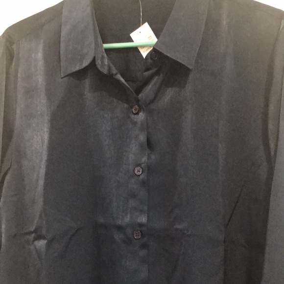 Maurices NWT XL Ladies LS Button Down Blouse - Picture 5 of 5